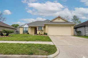 15731 Castorglen Dr, Houston, TX 77598 - Photo 1