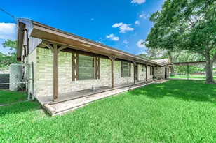 1626 County Rd 965, Alvin, TX 77511 - Photo 4