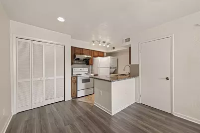 2110 Wilcrest Drive #123, Houston, TX 77042 - Photo 18