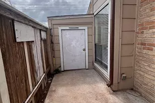 2110 Wilcrest Dr, Houston, TX 77042 - Photo 2
