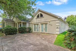 15102 Treaty Oaks St, Houston, TX 77053 - Photo 4