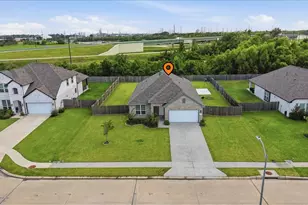 11210 Youngquist Dr, Mont Belvieu, TX 77535 - Photo 2