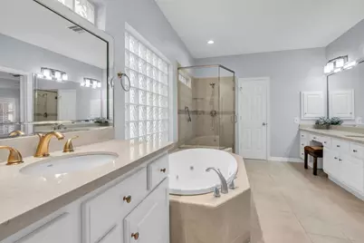 41 Wynden Oaks Drive, Houston, TX 77056 - Photo 16