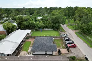 2127 Maximilian St, Houston, TX 77039 - Photo 2