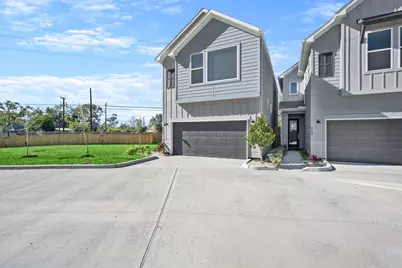 8103 Esther Acres, Houston, TX 77088 - Photo 2