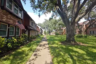 2252 Shadowdale Dr, Houston, TX 77043 - Photo 2