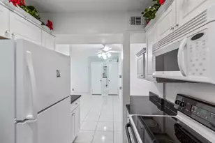 2601 Bellefontaine St, Houston, TX 77025 - Photo 12