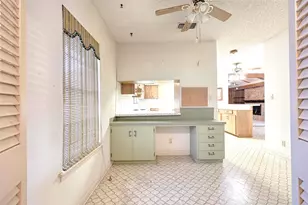 808 Herder Ave, Schulenburg, TX 78956 - Photo 10