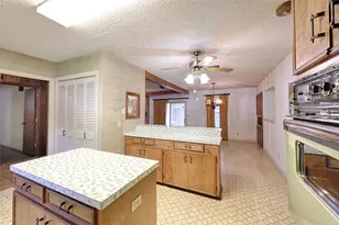 808 Herder Ave, Schulenburg, TX 78956 - Photo 12