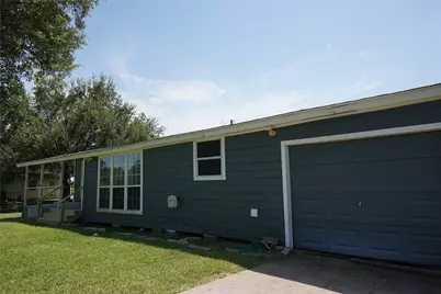 306 Center Way Street, Lake Jackson, TX 77566 - Photo 1