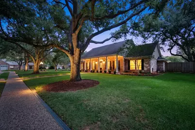 51 Dewberry Court, Lake Jackson, TX 77566 - Photo 2