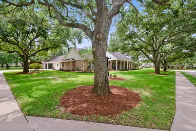 51 Dewberry Court, Lake Jackson, TX 77566 - Photo 4