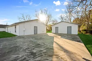 114 Main St, Hull, TX 77564 - Photo 2