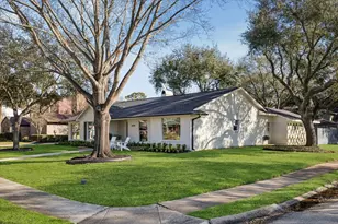 10739 Longmont Dr, Houston, TX 77042 - Photo 32