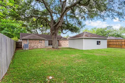 707 Briargrove Drive, Alvin, TX 77511 - Photo 22