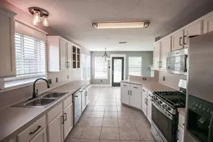 3005 Wood Hollow Dr, League City, TX 77573 - Photo 6