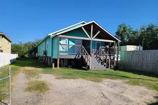 715 11th St, Dickinson, TX 77539 - Photo 12