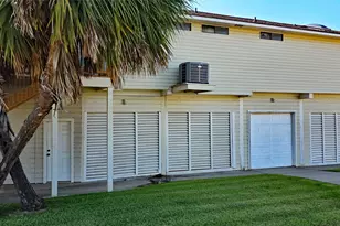 1702 E Castaway St, Tiki Island, TX 77554 - Photo 4