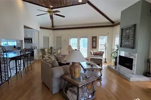 1702 E Castaway St, Tiki Island, TX 77554 - Photo 8