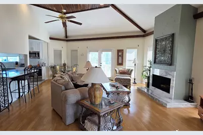 1702 E Castaway Street, Tiki Island, TX 77554 - Photo 4