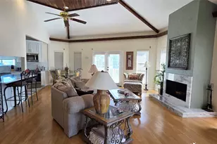 1702 E Castaway St, Tiki Island, TX 77554 - Photo 4