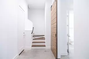 5869 E Post Oak Ln, Houston, TX 77055 - Photo 4