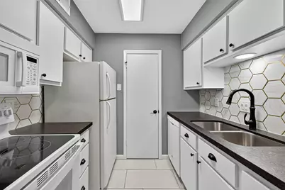 7555 Katy Freeway #127, Houston, TX 77024 - Photo 12