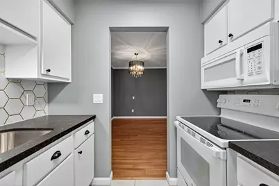 7555 Katy Freeway #127, Houston, TX 77024 - Photo 16