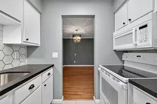 7555 Katy Fwy, Houston, TX 77024 - Photo 16