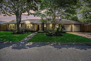 33 Maple Ln, Galveston, TX 77551 - Photo 36