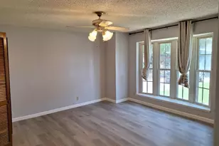 605 Noreda St, Angleton, TX 77515 - Photo 4