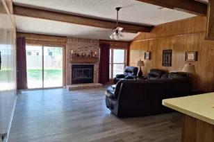 605 Noreda St, Angleton, TX 77515 - Photo 2