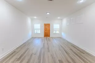 909 E 39th St, Houston, TX 77022 - Photo 2