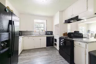 402 S Blackwell St, Houston, TX 77571 - Photo 12