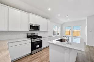 2115 Spring Hollow Dr, Baytown, TX 77521 - Photo 10