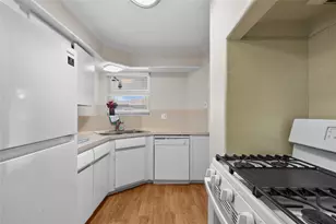 102 Strand St, Galveston, TX 77550 - Photo 12