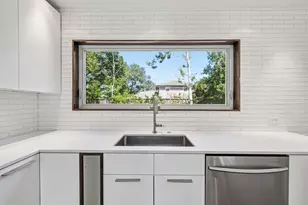 4606 Kinglet St, Houston, TX 77035 - Photo 14