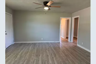 5962 Belarbor Street, Houston, TX 77033 - Photo 4