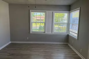 5962 Belarbor St, Houston, TX 77033 - Photo 16