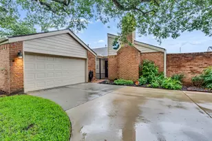 2362 College Green Dr, Houston, TX 77058 - Photo 2