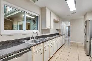 2362 College Green Dr, Houston, TX 77058 - Photo 12