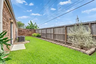 2362 College Green Dr, Houston, TX 77058 - Photo 32