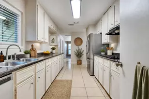 2362 College Green Dr, Houston, TX 77058 - Photo 10