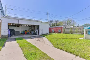 3519 Ave R 1/2, Galveston, TX 77550 - Photo 36