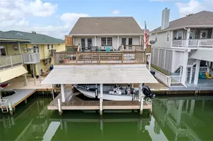 1114 Tiki Dr Dr, Tiki Island, TX 77554 - Photo 2