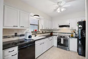1114 Tiki Dr Dr, Tiki Island, TX 77554 - Photo 12
