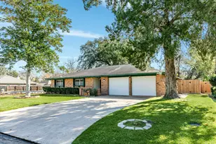 267 Wentworth Dr, West Columbia, TX 77486 - Photo 2