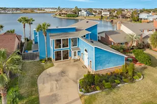 24 Quintana Dr, Galveston, TX 77554 - Photo 1