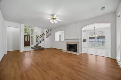 1207 Ellcreek Court, Sugar Land, TX 77479 - Photo 4
