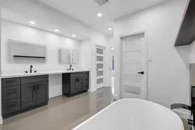 12564 Memorial Drive, Houston, TX 77024 - Photo 20